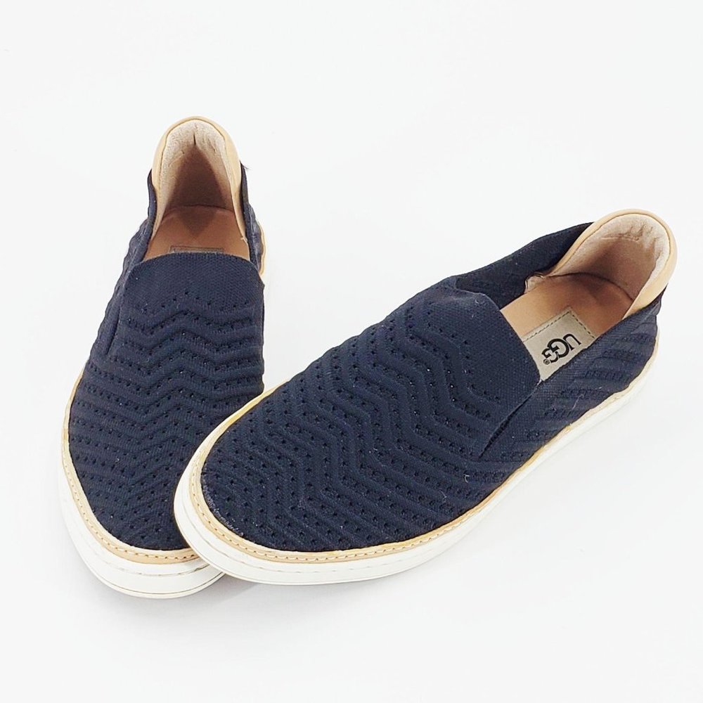 UGG Women’s Sammy Chevron Black Sneakers/Shoes 9.5